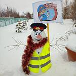 В Новосибирской области сотрудники Госавтоинспекции и ЮИДовцы проводят новогодний конкурс "Полицейский снеговик"