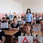 В Астраханской области полицейские напомнили детям о правилах поведения на дорогах во время летних каникул