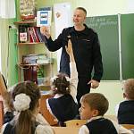 Новгородская Госавтоинспекция обучит несколько тысяч школьников безопасному поведению на дороге в период летних каникул