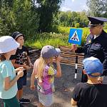 Полицейские и ветераны Железногорска познакомили ребят, отдыхающих в загородном лагере «Горный», со своей профессией