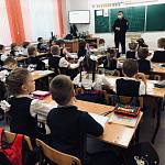 Накануне инспекторы ГИБДД провели дополнительные занятия для учащихся школы № 31 г. Кемерово.