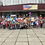 Танцевальный флешмоб по ПДД провели ставропольские школьники на закрытие профильной смены 