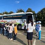 Автобус-тренажер «Школа дорожной безопасности» проводит практические занятия для Ставропольских школьников