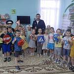 Сотрудники Госавтоинспекции Кемерово провели урок ПДД для воспитанников детского сада