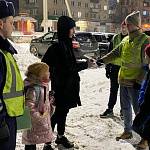 Новгородские семьи получили рекомендации по обеспечению дорожной безопасности во время зимнего досуга