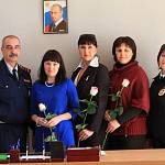 На Кубани сотрудники Госавтоинспекции и ЮИДовцы поздравили учителей с профессиональным праздником