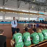 Сотрудники Госавтоинспекции и медицинские работники Кемерово напомнили юным спортсменам о безопасном поведении