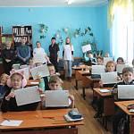 Автоинспекторы и активисты ОНФ продолжают проведение акции «Дорога в школу», с учащимися школ Горно-Алтайска