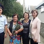Полицейские и молодёжь Кабардино-Балкарии поздравили ветеранов педагогического труда с профессиональным праздником