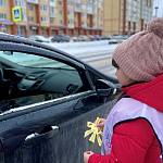  В Великом Новгороде ЮИДовцы напомнили автомобилистам о влиянии яркого солнечного света на безопасность дорожного движения