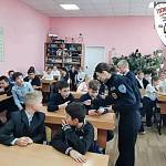 Щекинские госавтоинспекторы научили лицеистов «быть заметными»