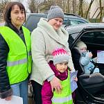 Новгородские активисты проконсультировали водителей-родителей по правилам перевозки юных пассажиров