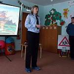 Сотрудники Госавтоинспекции Алтайского края проводят уроки по ПДД с воспитанниками детских садов