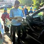 В Великом Новгороде «Патруль безопасности» проинструктировал водителей-родителей по правилам перевозки детей в салонах автомобилей