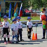 В Югре проходят массовые занятия по ПДД для детей из пришкольных лагерей в автогородках и игровых площадках 