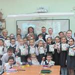 Сотрудники ГИБДД совместно с уполномоченным по правам ребенка в Хабаровском крае организовали акцию «Всем светоотражатель»
