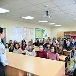  Сотрудники Госавтоинспекции в Югре проводят беседы со школьниками и их родителями 
