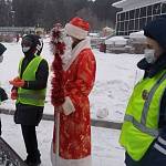 Госавтоинспекторы г. Железногорска присоединились к Всероссийской акции «Полицейский Дед Мороз»