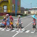 В Улуг-Хеме сотрудники ГИБДД совместно с общественниками призвали детей быть внимательными на дорогах