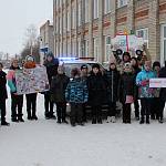 В Новосибирской области Полицейский Дед Мороз и ЮИДовцы провели акцию «Новый год – без аварий!»