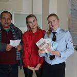 Сотрудники кемеровской Госавтоинспекции совместно с Кузбасской командой «Молодёжка ОНФ» напомнили представителям старшего поколения о безопасности
