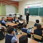 Сотрудники кемеровской Госавтоинспекции провели занятие по активизации знаний ПДД с учащимися школы № 97
