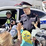Патрульный автомобиль у детского сада: в Донском воспитанники получили свою «дорожную суперсилу»!