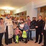 Начальник ульяновской Госавтоинспекции подарил многодетной православной семье детское автокресло 