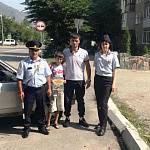 Викторину по ПДД в реальных дорожных условиях организовали автоинспекторы Кабардино-Балкарии для юных пассажиров и пешеходов