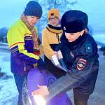 В Новгородской области юные любители зимних забав познакомились с правилами безопасности на улицах и дорогах