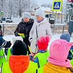 Пешеходные экскурсии ориентируют новгородских дошкольников на безопасное поведение в транспортной обстановке