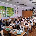 Сотрудники кемеровской Госавтоинспекции провели профилактические беседы с юными гимназистами