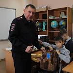 Сотрудники Госавтоинспекции г. Кемерово провели для детей мастер-класс по изготовлению световозвращателей 