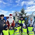 На Ставрополье полицейский Дед Мороз и Снегурочка проводят практические занятия по дорожной безопасности на автоплощадках для воспитанников детских садов